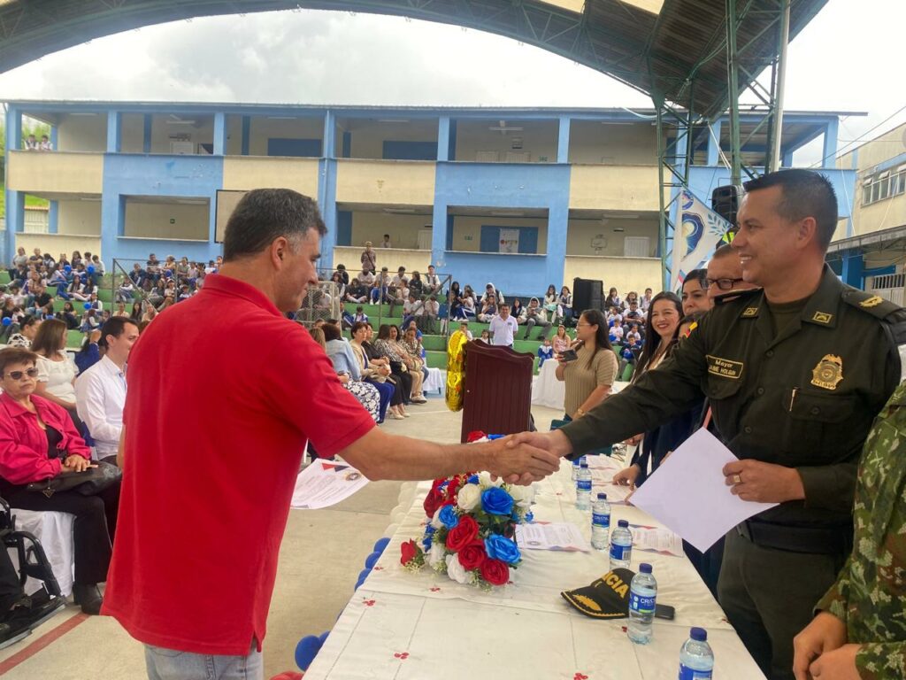 Policía Nacional Celebra 53 Años del Colegio San Pío X con Actividades de Integración