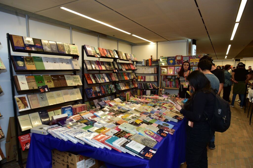 La Secretaría de Cultura y Civismo impulsa oportunidades culturales en la Feria del Libro de Manizales