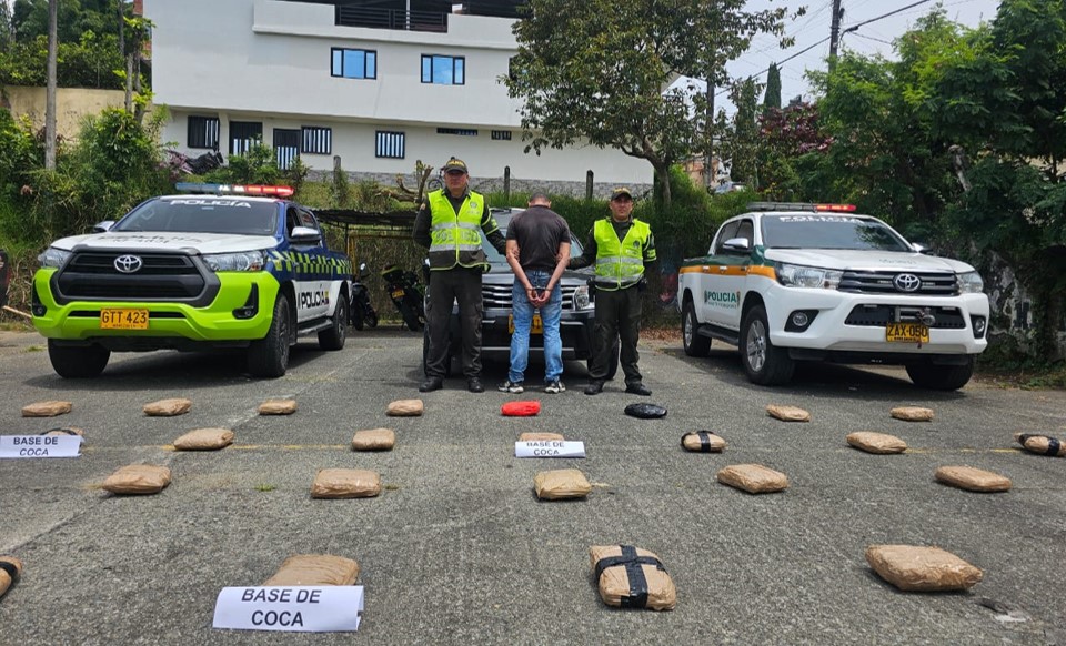 Captura de un hombre y confiscación de 69 kilos de cocaína durante controles viales en Caldas