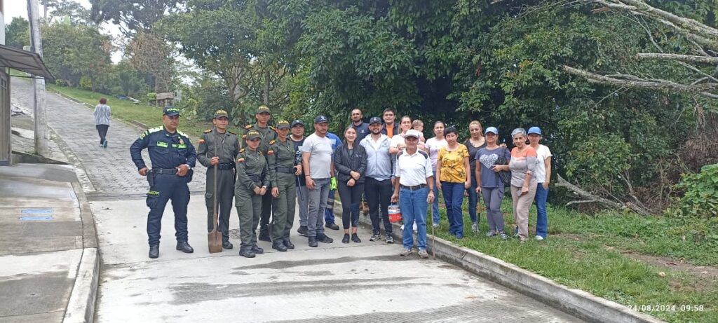 Manizales Siembra 50 Nuevos Árboles en el Barrio La Linda para Impulsar la Reforestación