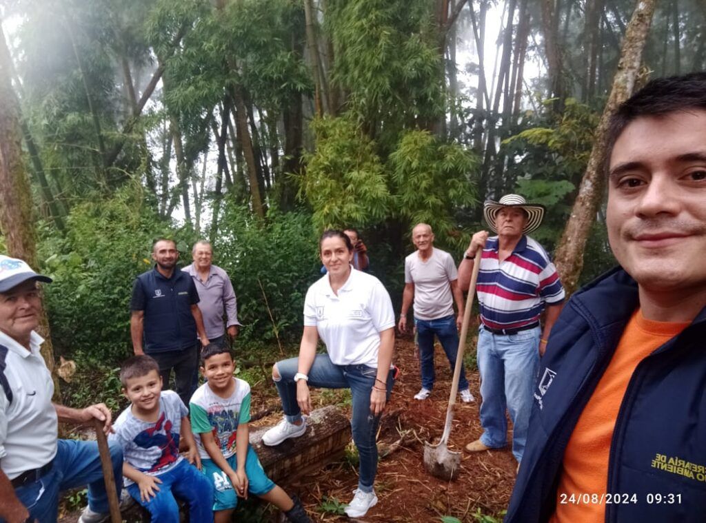 La siembra de 50 nuevos árboles en la zona semirrural de Manizales impulsa el progreso ambiental