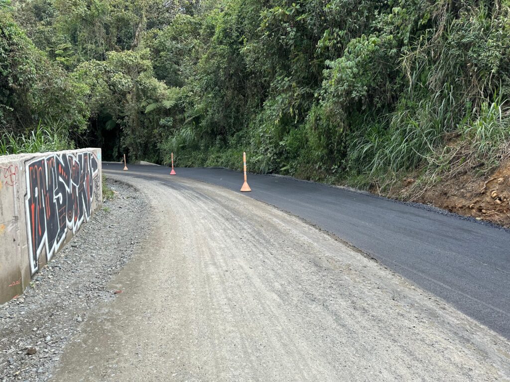 Avanza la Pavimentación en la Vía Riosucio – Jardín tras Intervención de la Gobernación