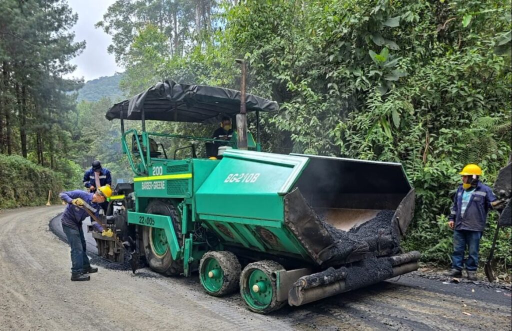 Luego de los llamados de atención que la Gobernación de Caldas realizó al contratista, ya se llegó a la fase de pavimentación en la vía Riosucio – Jardín