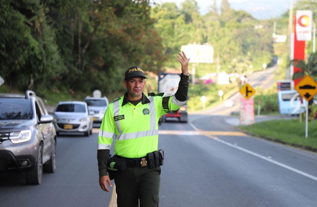 POLICÍA NACIONAL EN CALDAS, PUSO EN MARCHA EL PLAN DE SEGURIDAD Y MOVILIDAD DEL PUENTE FESTIVO DE LA ASUNCIÓN DE LA VIRGEN

Más de 1300 uniformados, buscan garantizar la seguridad en todo el departamento