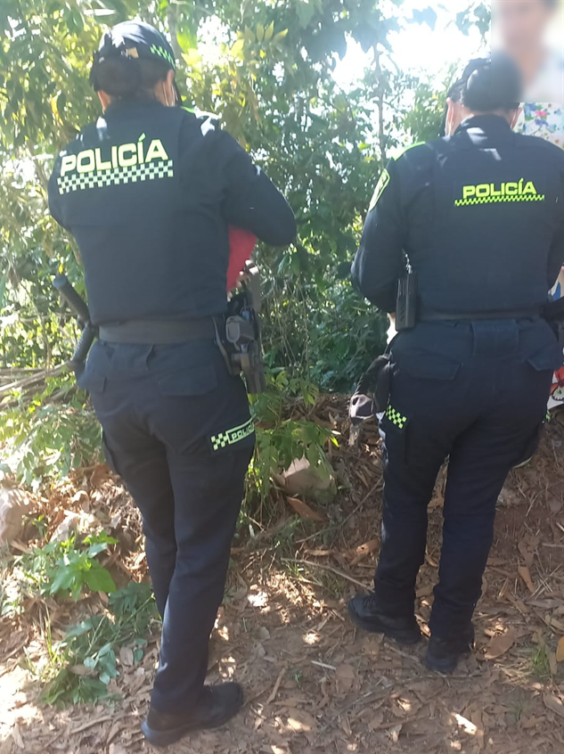 COMUNIDAD Y POLICÍA RESCATAN UNA BEBA RECIÉN NACIDA EN UN CAFETAL EN ZONA RURAL DE RIOSUCIO

 

Milagro de Vida: Sobrevive Contra Todo Pronóstico y Recibe una Segunda Oportunidad