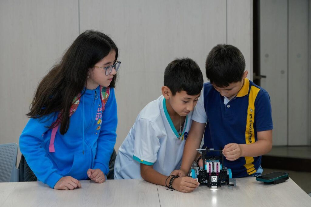 “Niños Genios” de Manizales, rumbo a la final nacional de Robótica
