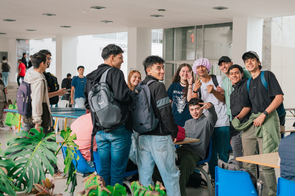 “Pintatón” en el campus Palogrande de la Sede Manizales ilustra la unidad de la comunidad UNAL