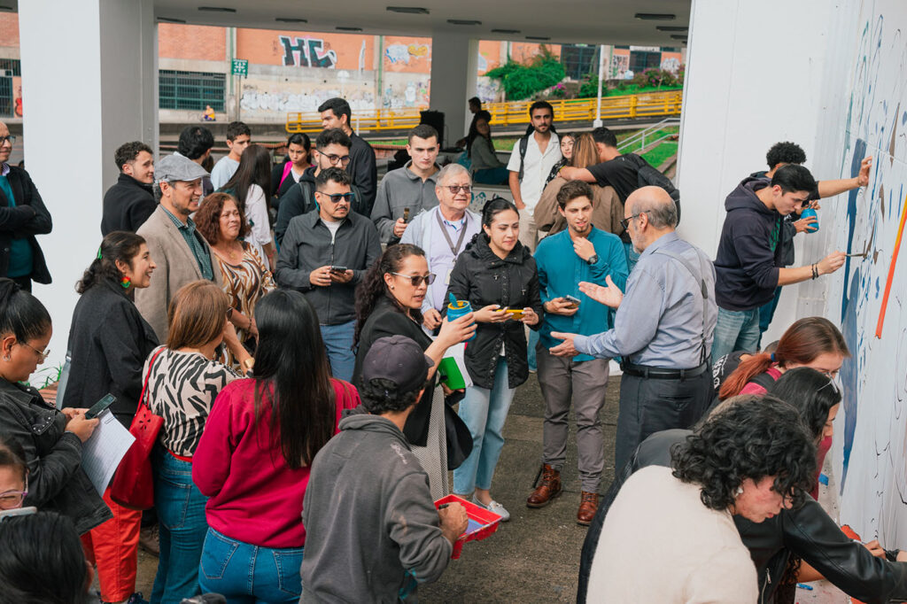 “Pintatón” en el campus Palogrande de la Sede Manizales ilustra la unidad de la comunidad UNAL