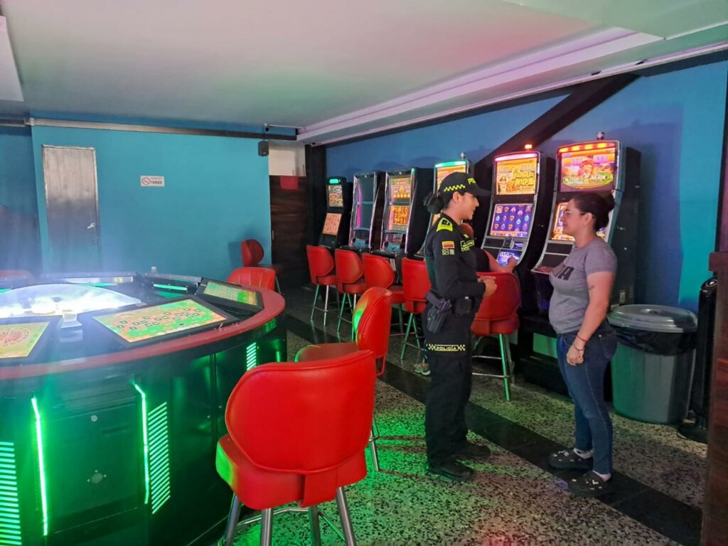 POLICÍA DE INFANCIA Y ADOLESCENCIA ADELANTA CONTROLES PARA MANTENER A LOS MENORES ALEJADOS DE LOS JUEGOS DE AZAR

Que tu futuro no sea una ruleta, di no al juego de azar para menores