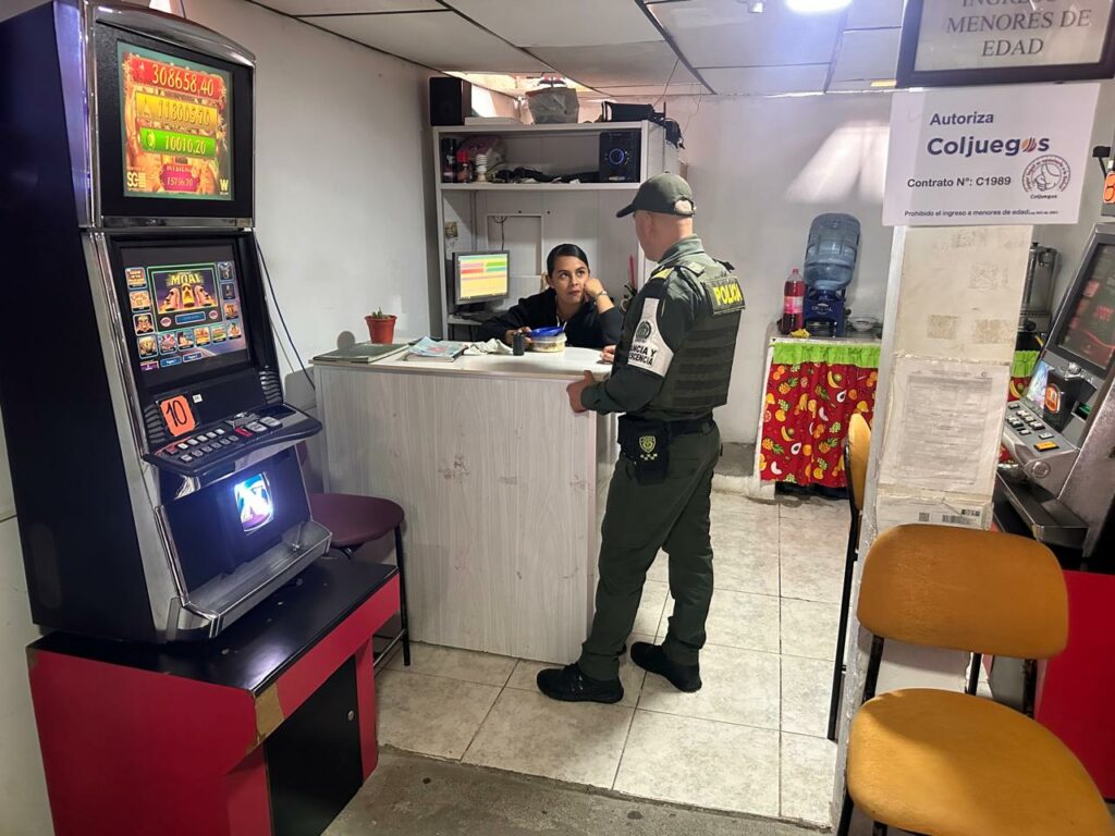 POLICÍA DE INFANCIA Y ADOLESCENCIA ADELANTA CONTROLES PARA MANTENER A LOS MENORES ALEJADOS DE LOS JUEGOS DE AZAR

Que tu futuro no sea una ruleta, di no al juego de azar para menores