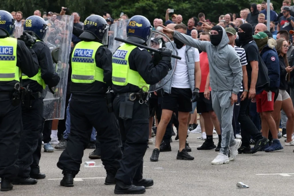 Reino Unido celebra reunión urgente contra disturbios