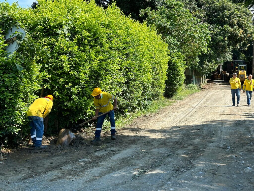 Rocería y Mantenimiento Rutinario: Claves para la Seguridad y Durabilidad de las Vías en Caldas