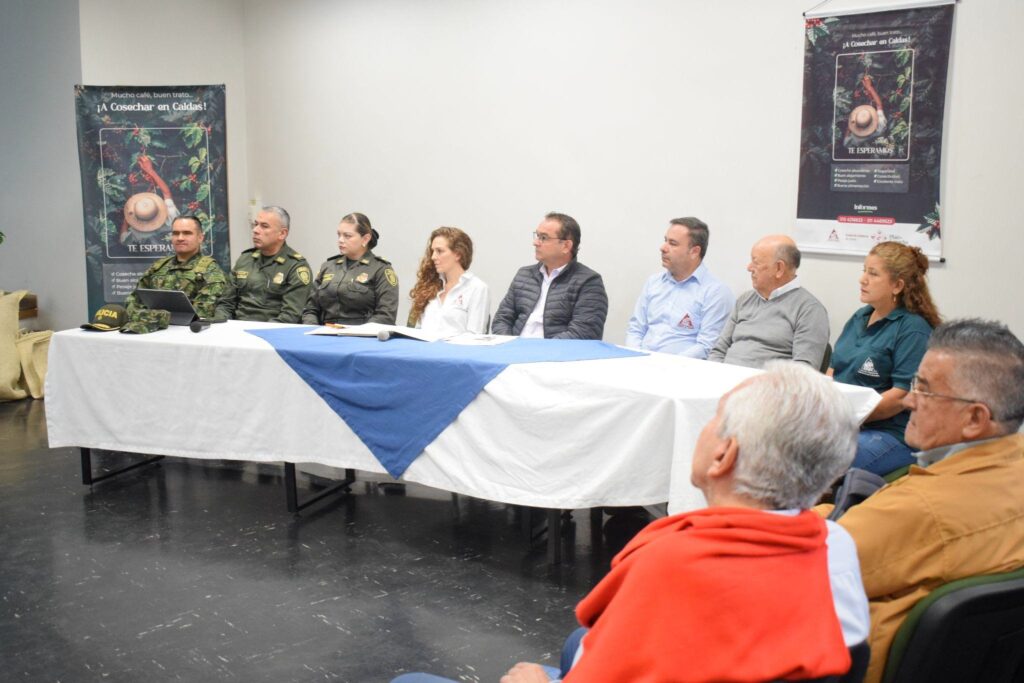 Comité de Cafeteros, Policía y Ejército anunciaron el inicio de la cosecha cafetera en Caldas