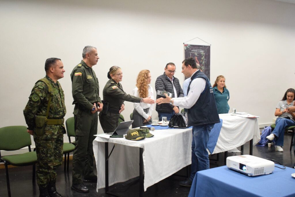 Comité de Cafeteros, Policía y Ejército anunciaron el inicio de la cosecha cafetera en Caldas