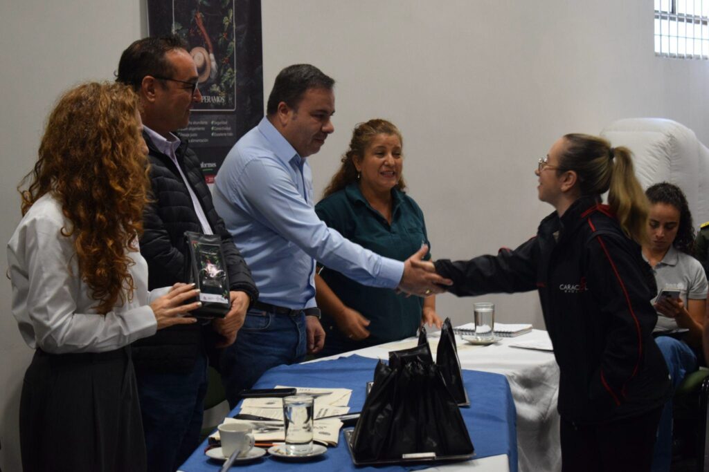 Comité de Cafeteros, Policía y Ejército anunciaron el inicio de la cosecha cafetera en Caldas