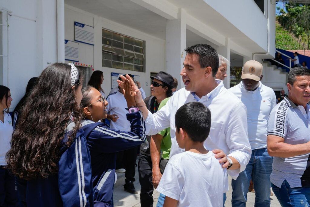 Soluciones a necesidades de la comunidad del Corregimiento El Manantial, con Gobierno en la Calle