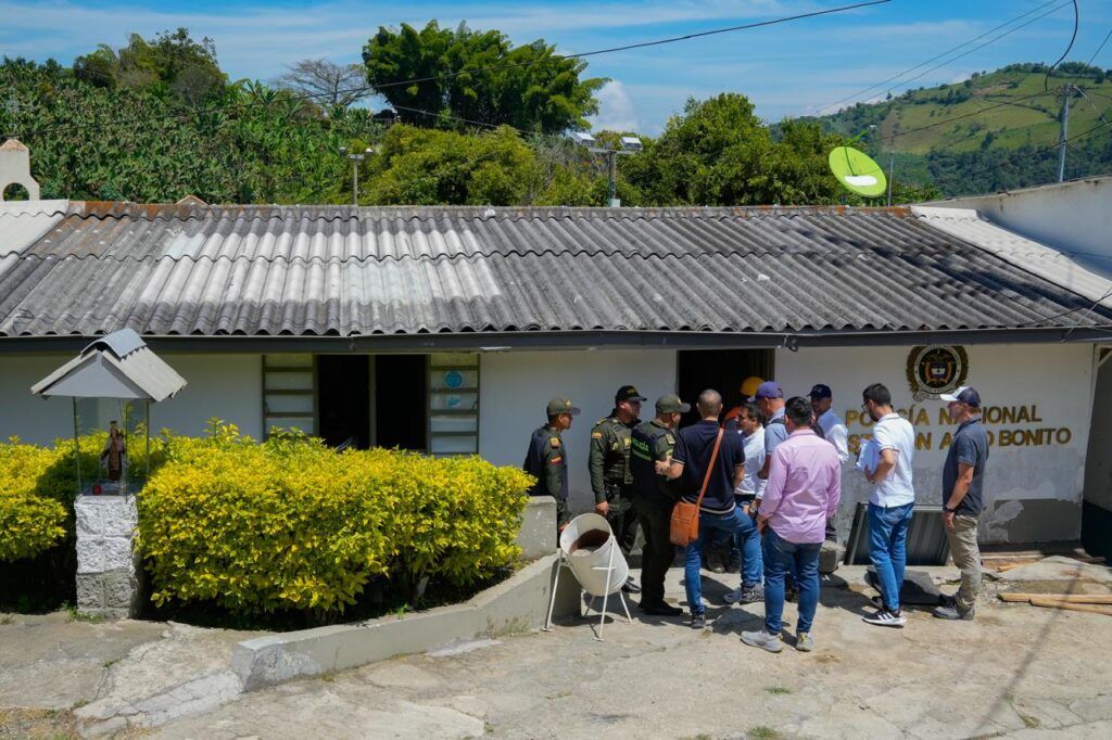 Soluciones a necesidades de la comunidad del Corregimiento El Manantial, con Gobierno en la Calle