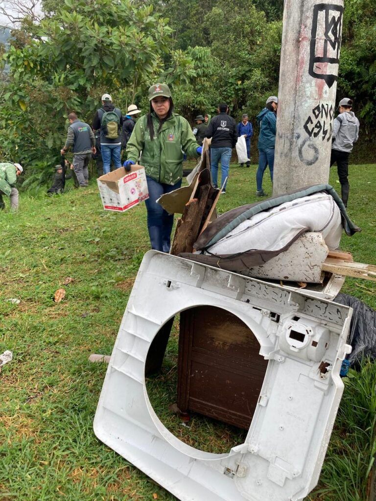 Tras la campaña pedagógica “Juégale Limpio a Manizales”, la Alcaldía Municipal creó un equipo interinstitucional para aplicar el comparendo ambiental