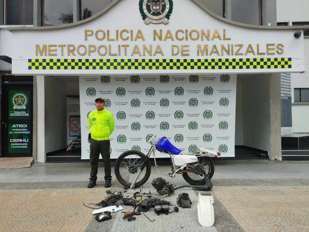 En zona boscosa del Solferino recuperan moto robada en Manizales tras operativo policial