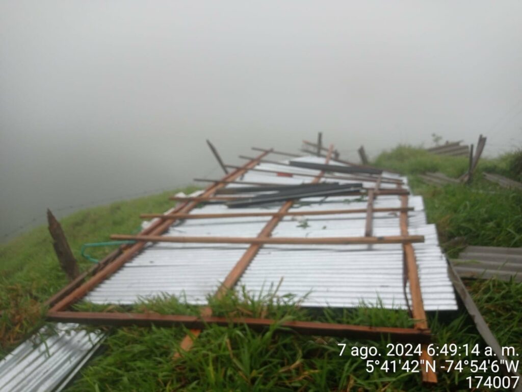 Vendaval en Samaná daña 10 viviendas; 20 personas afectadas, sin víctimas