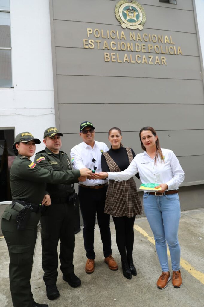 Alcaldía de Belalcázar entregó una camioneta 4x4 para la estación de Policía