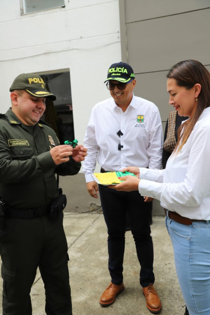 Alcaldía de Belalcázar entregó una camioneta 4x4 para la estación de Policía