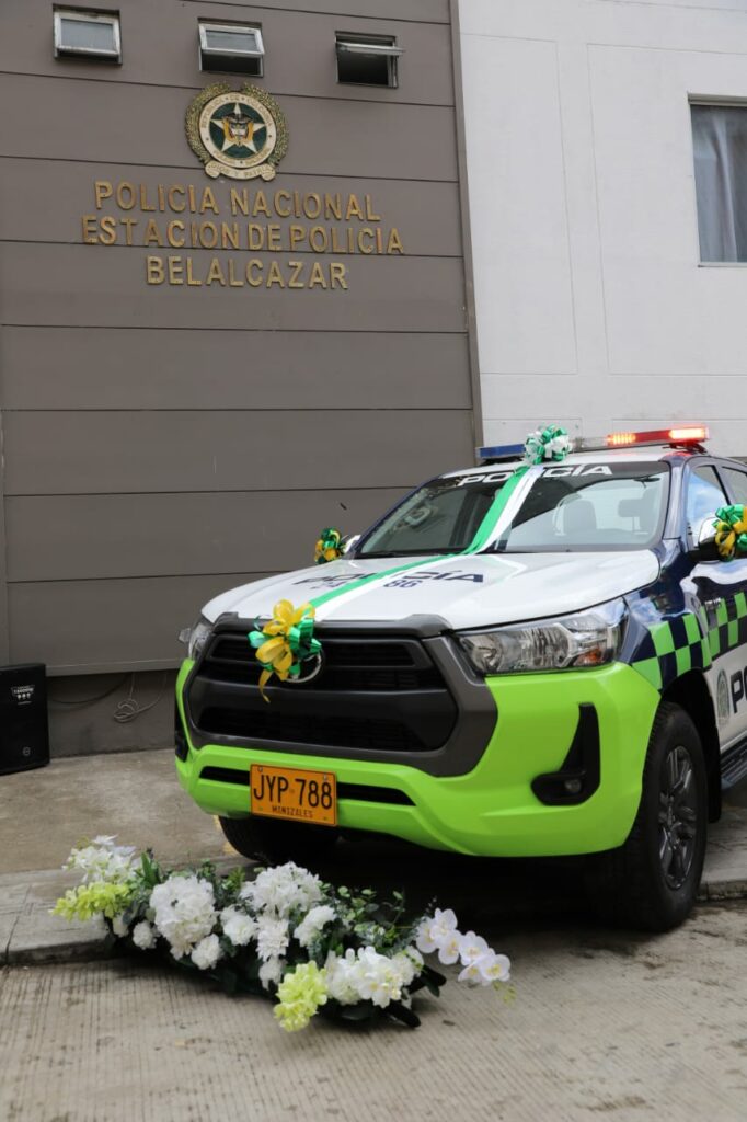 Alcaldía de Belalcázar entregó una camioneta 4x4 para la estación de Policía