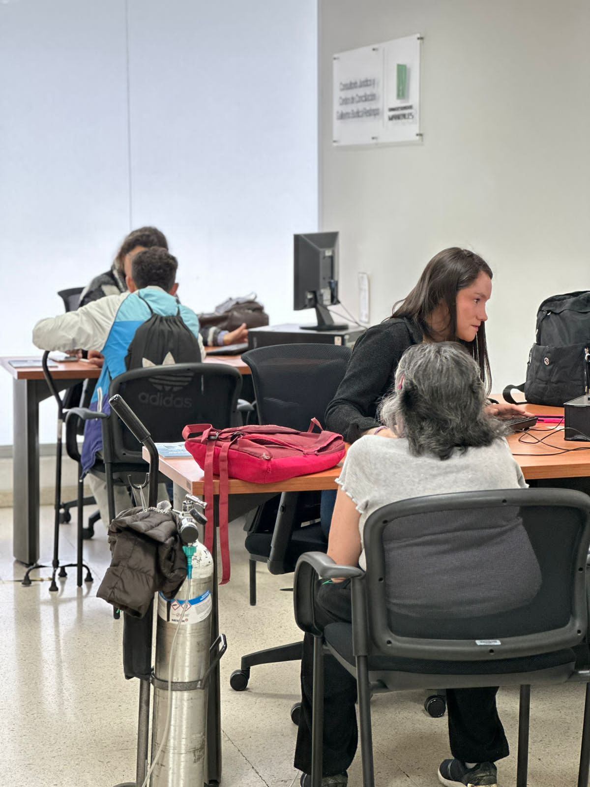 Estudiantes de Derecho retoman asesorías en el Punto de Atención al Usuario de Justicia