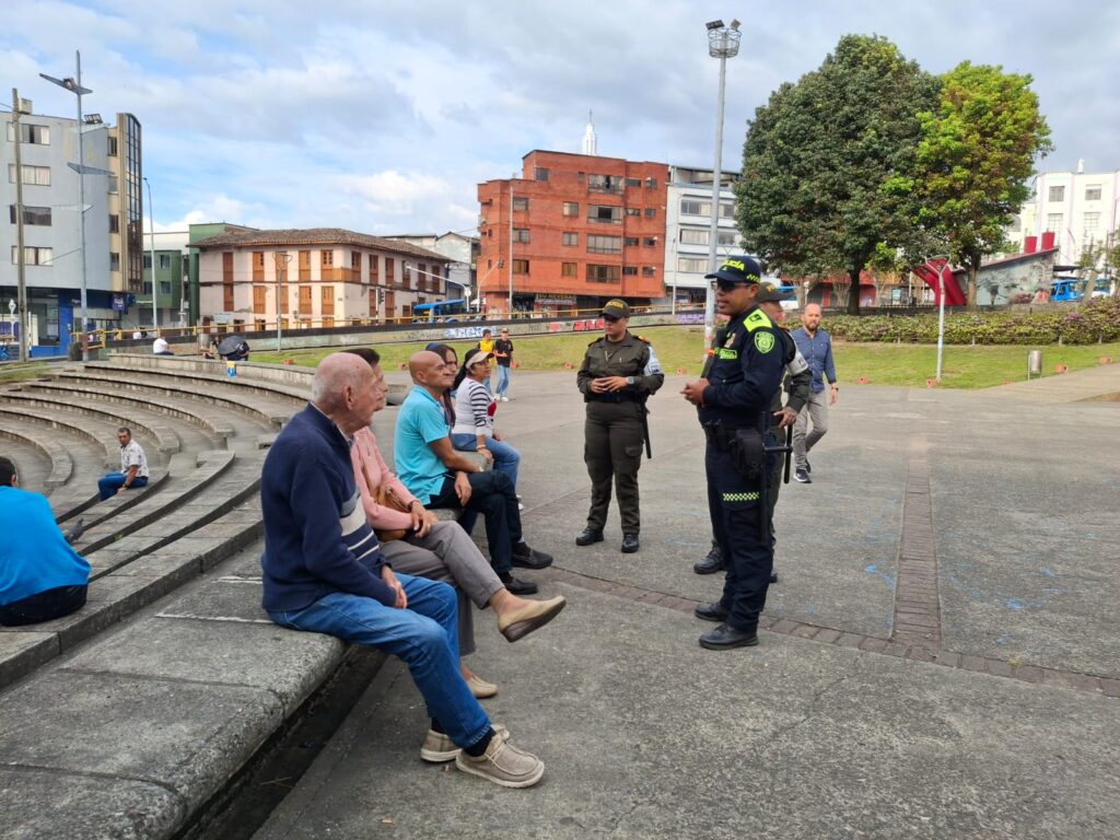 ACTIVIDADES OPERATIVAS Y PREVENTIVAS PARA GARANTIZAR LA SEGURIDAD Y CONVIVENCIA EN MANIZALES 771 llamadas ingresaron a la línea 123 y 17 personas capturadas es el balance del fin de semana en Manizales