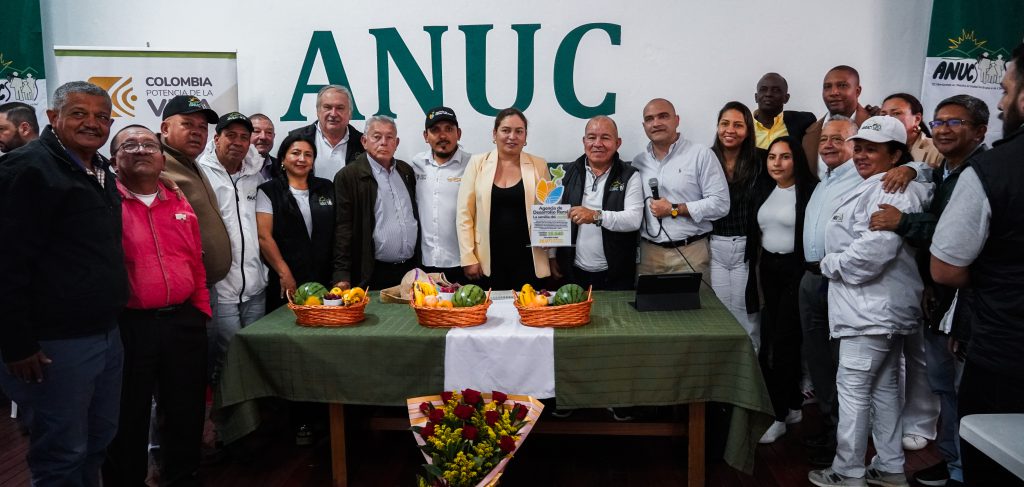 Gobierno entrega proyecto agrologístico a la ANUC para fortalecer la comercialización campesina