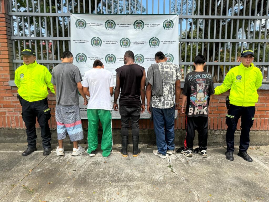 CALDAS CONTRA EL DELITO. CINCO CAPTURAS, UNA APREHENSIÓN Y MATERIAL INCAUTADO EN OPERATIVO CONTRA EL MICROTRÁFICO EN VITERBO Evitamos la materialización de delitos en la subregión del Occidente Próspero