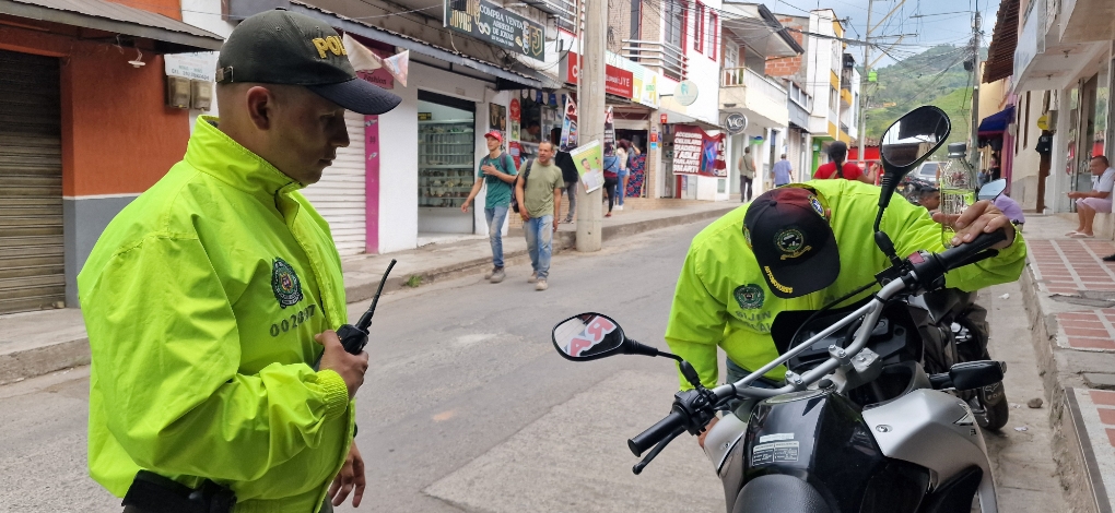 COMANDO SITUACIONAL EN SUPÍA INTENSIFICA LA SEGURIDAD Y LA CONVIVENCIA CIUDADANA Unimos esfuerzos para prevenir el delito y atender las inquietudes de la comunidad