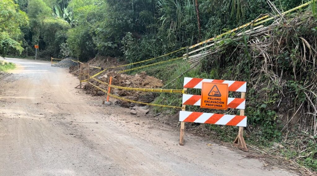 Con la construcción de alcantarillas, muros de contención y estructuras de drenaje avanza el mejoramiento vial en el tramo La Central – San Lorenzo, en Riosucio