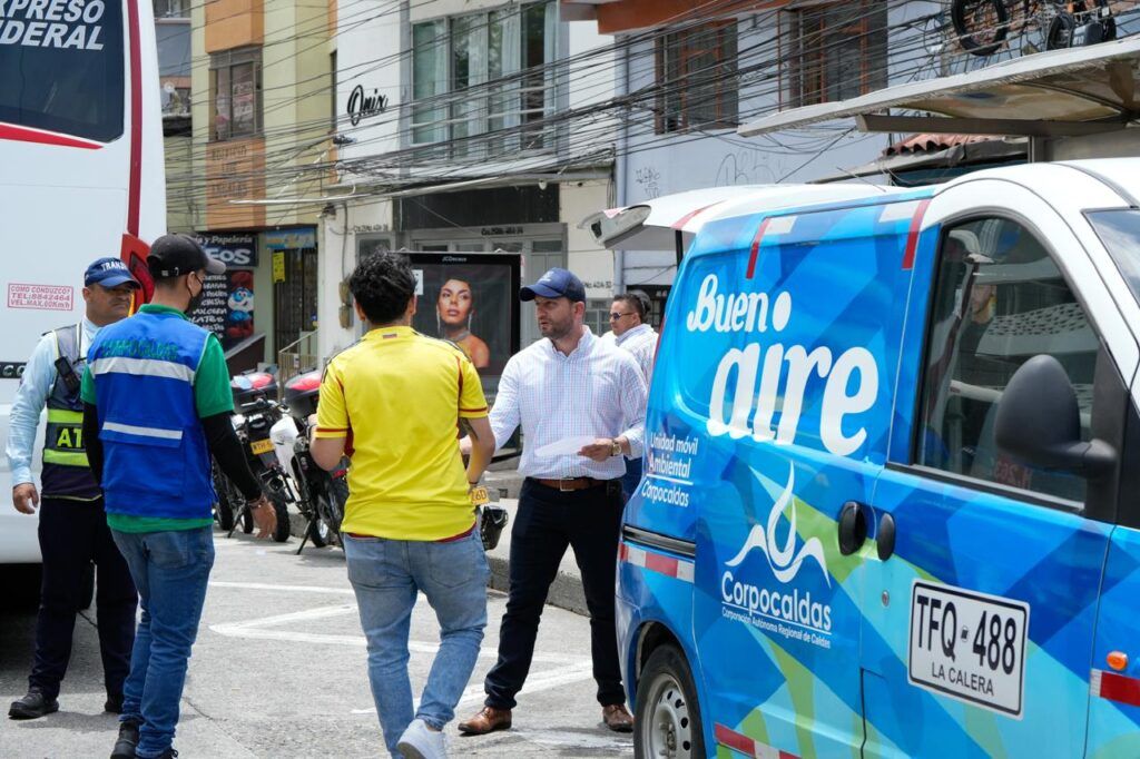 Con operativos, Manizales refuerza control de calidad del aire en transporte público colectivo