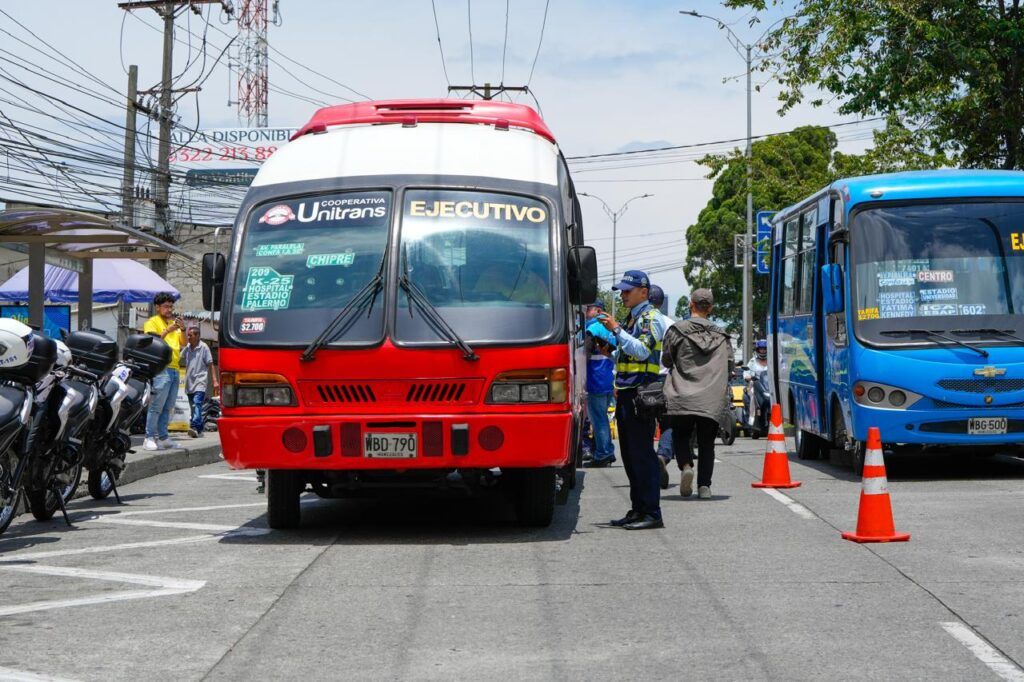 Con operativos, Manizales refuerza control de calidad del aire en transporte público colectivo