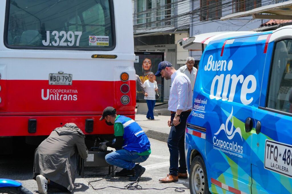 Con operativos, Manizales refuerza control de calidad del aire en transporte público colectivo