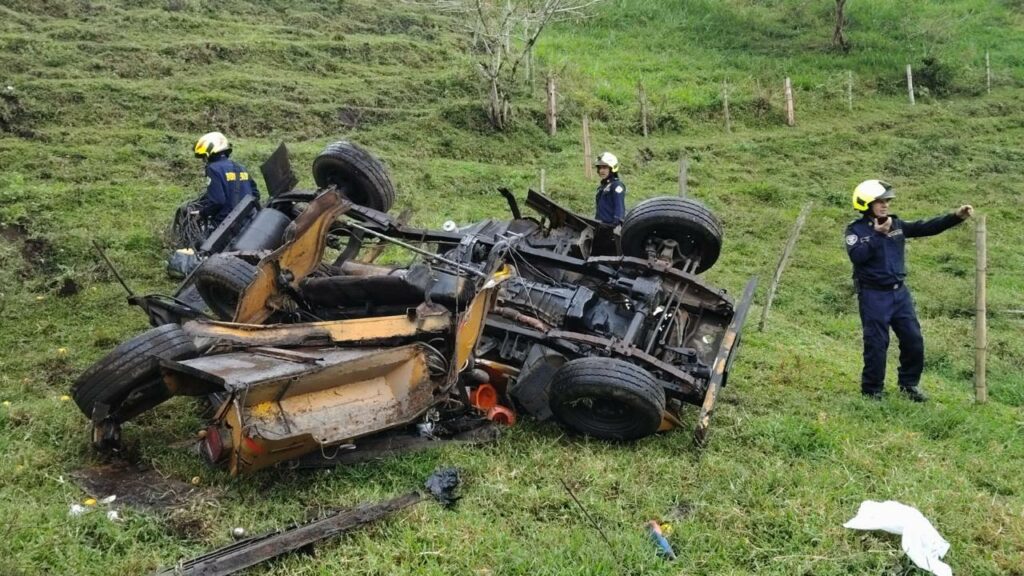 Tragedia en Manizales: Dos muertos y dos bomberos heridos en emergencias recientes