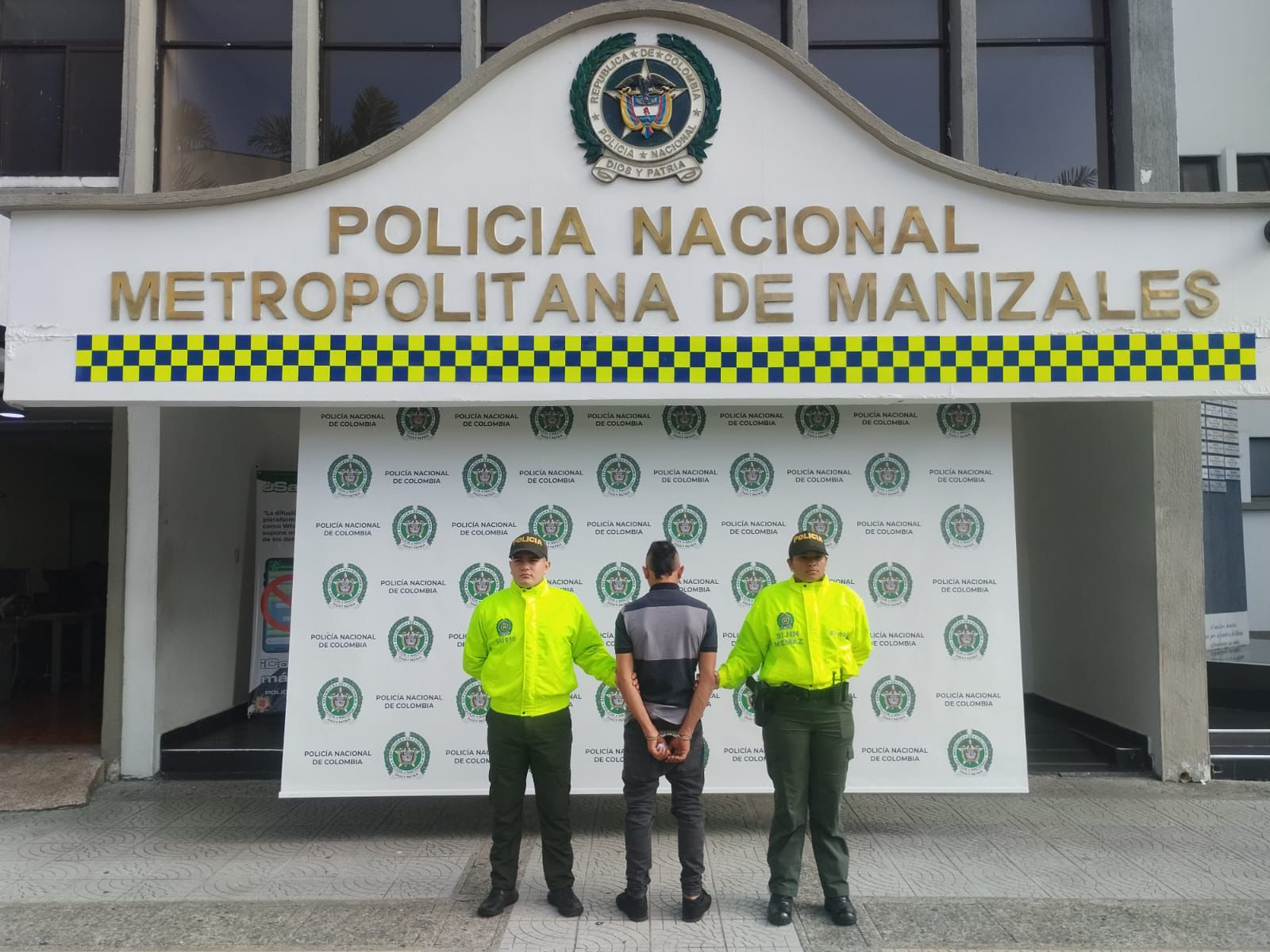 FUE CAPTURADO UN HOMBRE MEDIANTE ORDEN JUDICIAL POR HURTO En lo corrido del año en Manizales 659 personas han sido capturadas por hurto