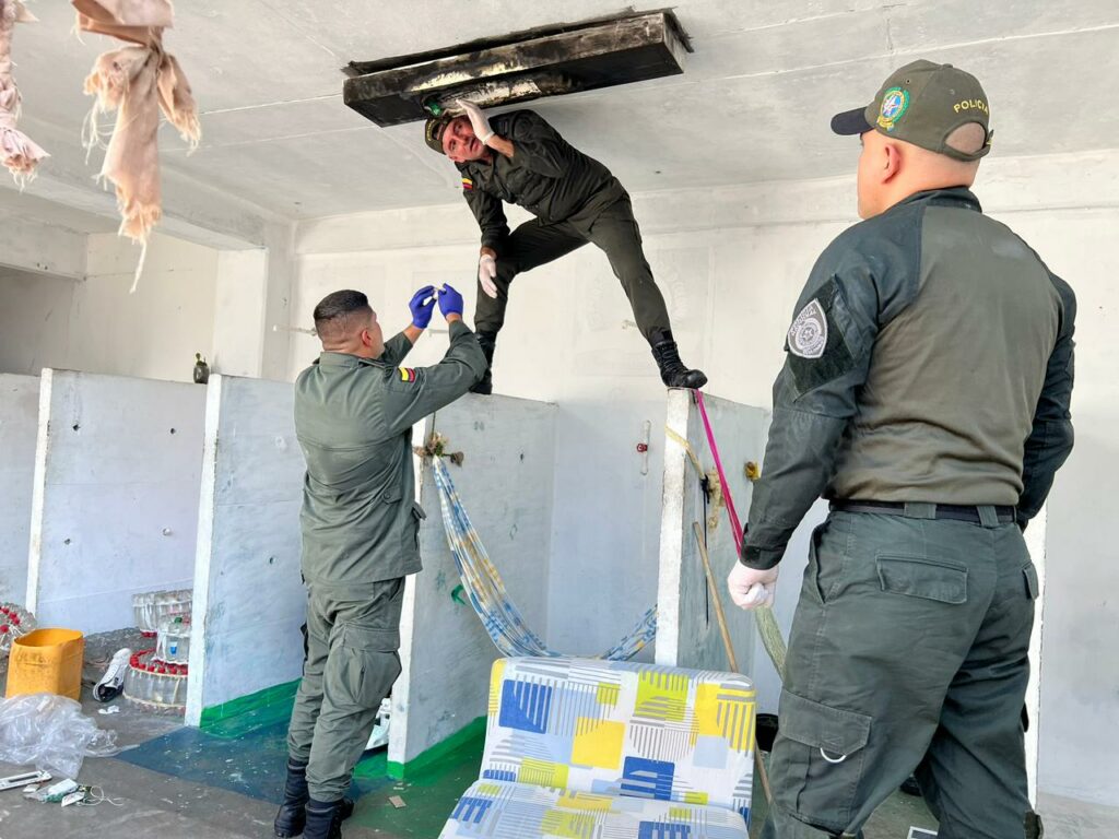 GAULA INTERVIENE NUEVAMENTE LA CÁRCEL "DOÑA JUANA"

 

Allanamiento y registro al pabellón 2 del centro penitenciario y carcelario Doña Juana, en La Dorada