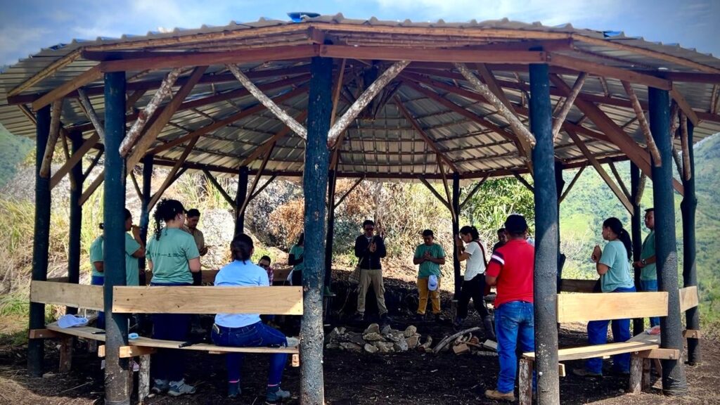 Caldas responde al llamado indígena: invierte 2.200 millones en conservación del agua y la biodiversidad