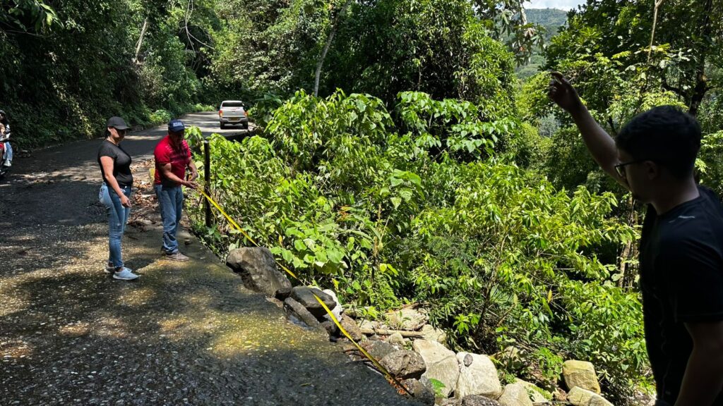 Gobierno de Caldas entregó la obra de reparación de batea en la vía Cañaveral – Rancho Largo -Samaná, tras afectación que sufrió por una avenida torrencial