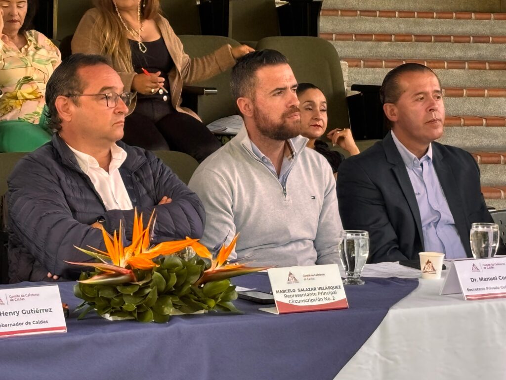 Gobierno de Caldas refuerza apoyo a familias caficultoras en sesión del Comité Departamental de Cafeteros