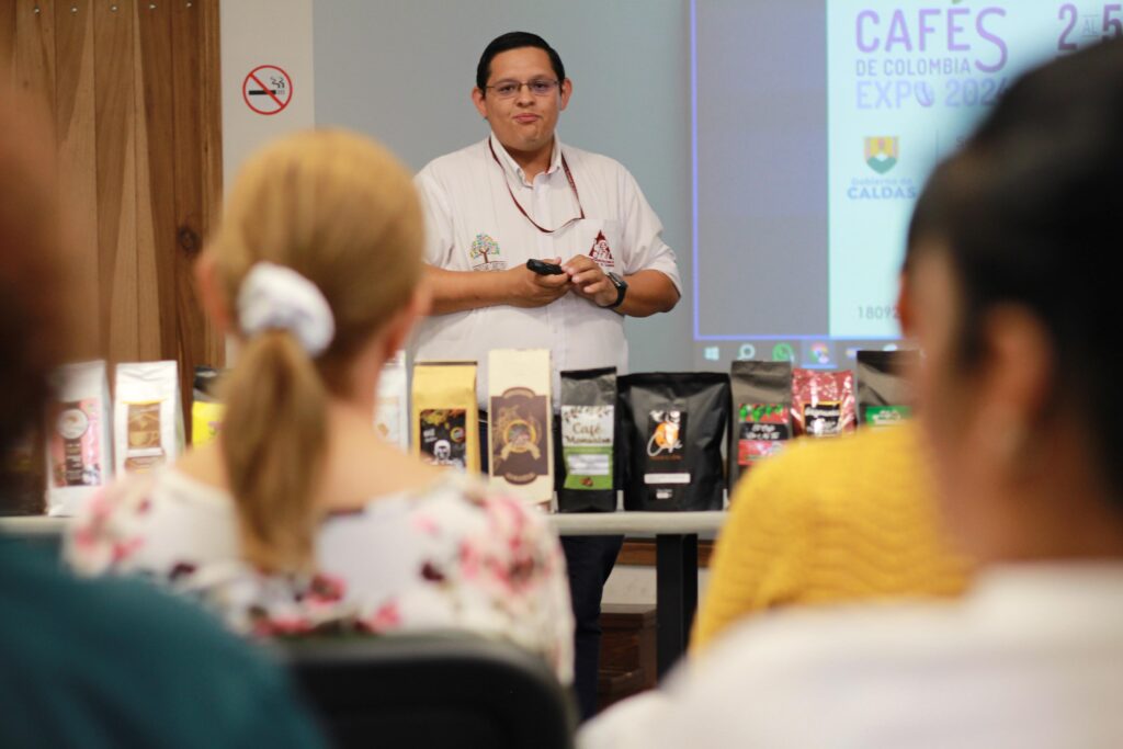 Oportunidades de Oro para Mujeres y Jóvenes en la Feria de Cafés Especiales 2024