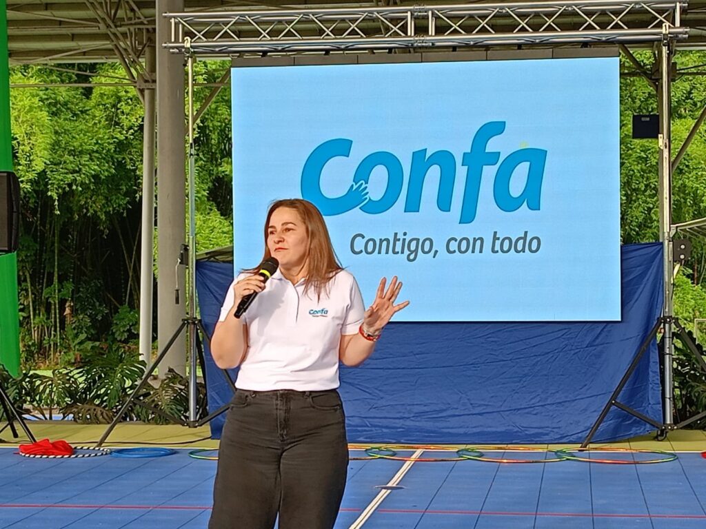 204  jóvenes participaron en la primera inmersión en inglés, Jornada Escolar Complementaria de Confa en el Centro Recreacional Santágueda.