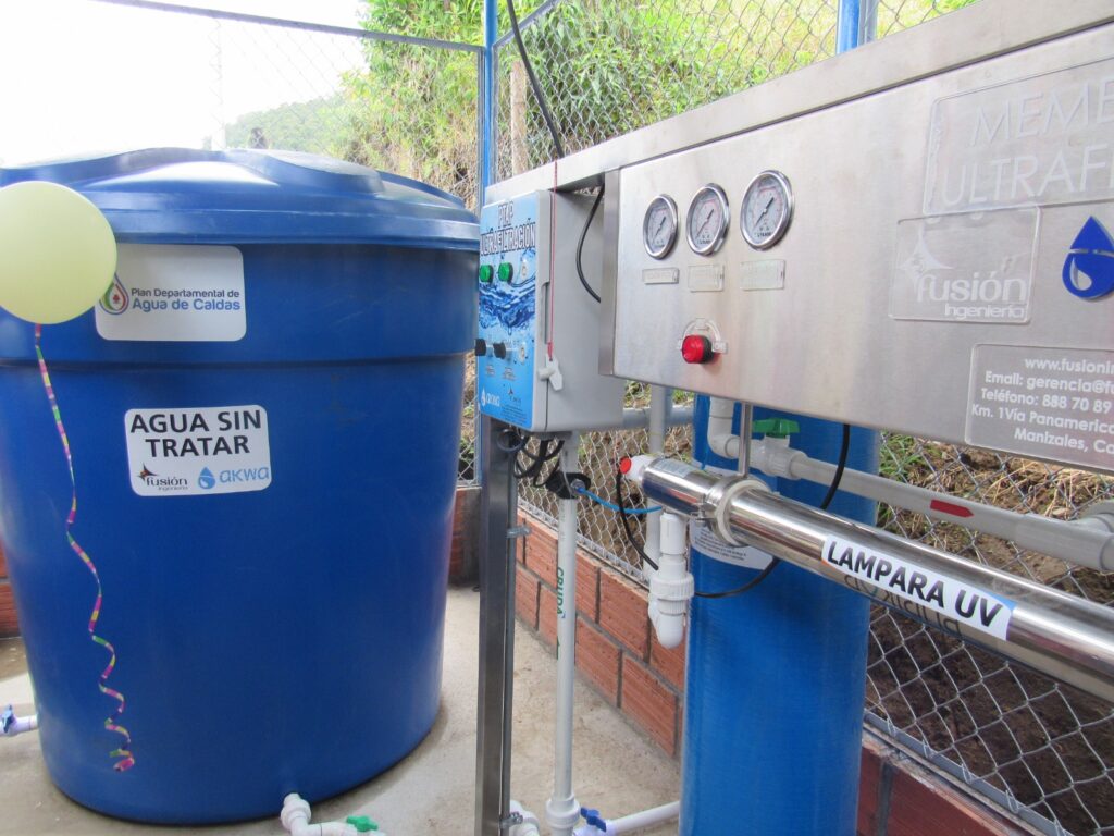 Alegría y Agua: Estudiantes de Aranzazu Celebran Nueva Planta de Tratamiento