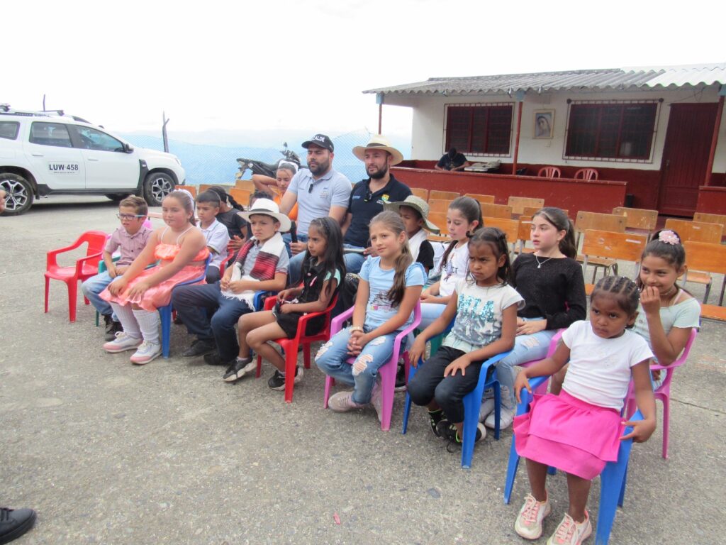 Los estudiantes del colegio Alegrías, en Aranzazu, ya disfrutan de agua potable gracias al Plan Departamental de Agua