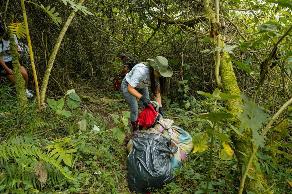 Más limpieza en laderas de la ciudad; la campaña “Juégale Limpio a Manizales” recogió basuras en la comuna Ciudadela del Norte