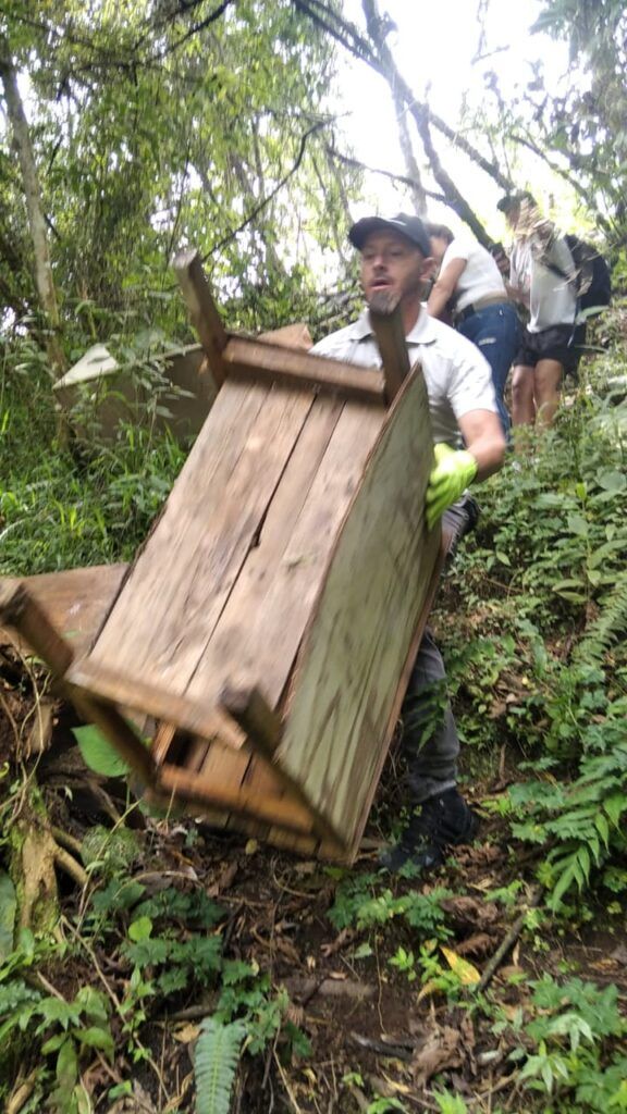 Más limpieza en laderas de la ciudad; la campaña “Juégale Limpio a Manizales” recogió basuras en la comuna Ciudadela del Norte
