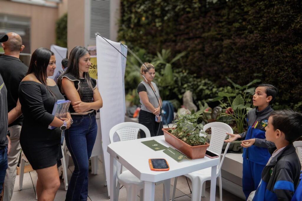 Niños y jóvenes, estudiantes de Manizales, muestran experiencias por el cambio climático y la biodiversidad