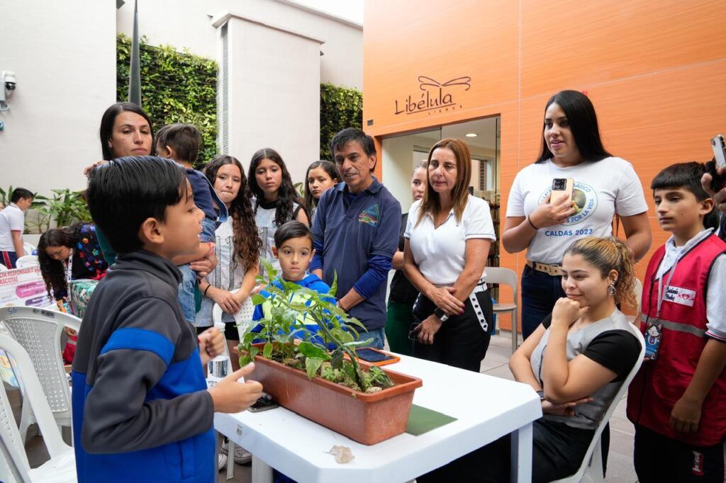 Niños y jóvenes, estudiantes de Manizales, muestran experiencias por el cambio climático y la biodiversidad